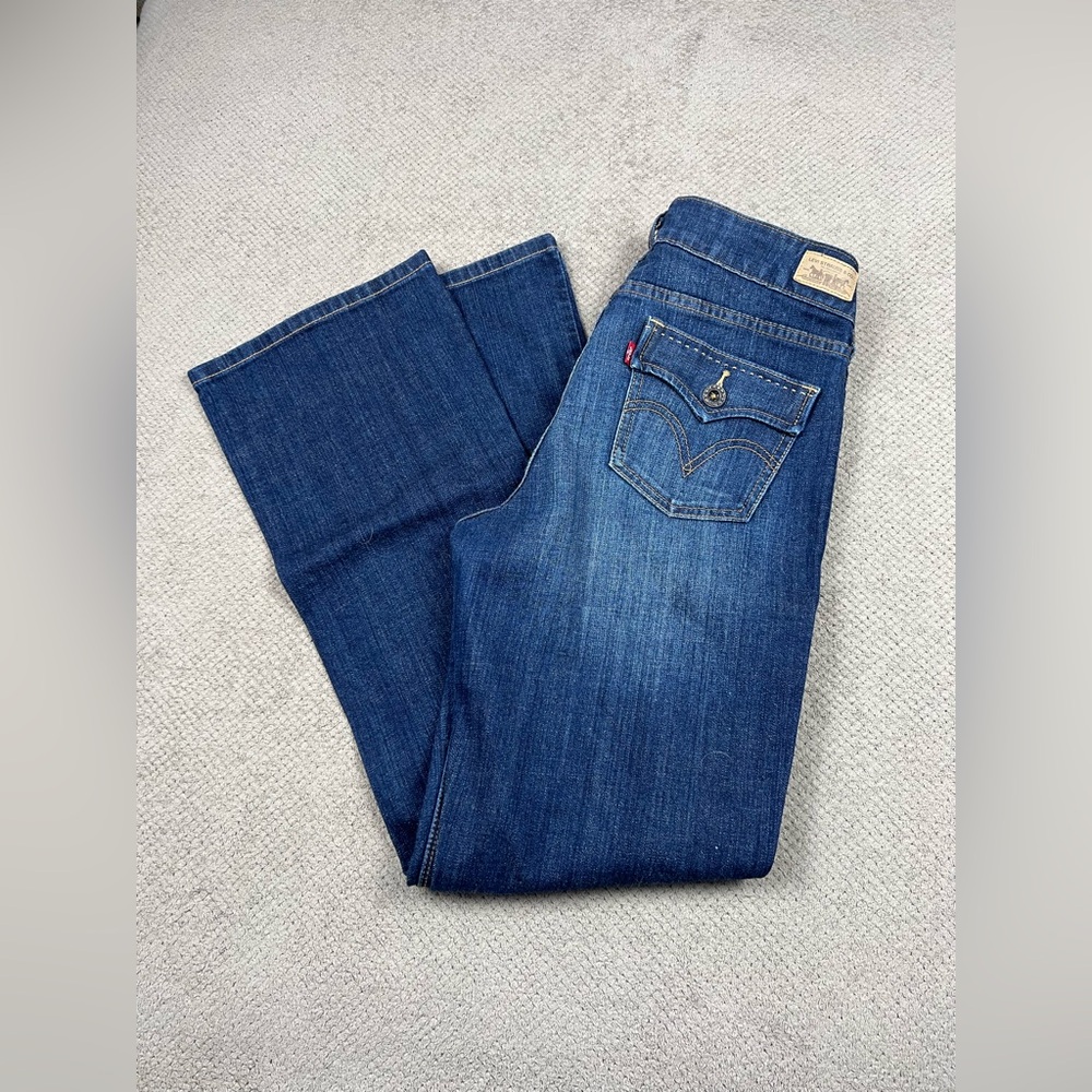 Levi’s 526 Women’s Size 10 Slender Mid Rise Boot Cut Medium Wash Stretch Jeans